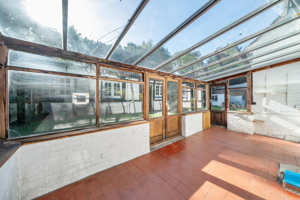 House in London, Northwood - More