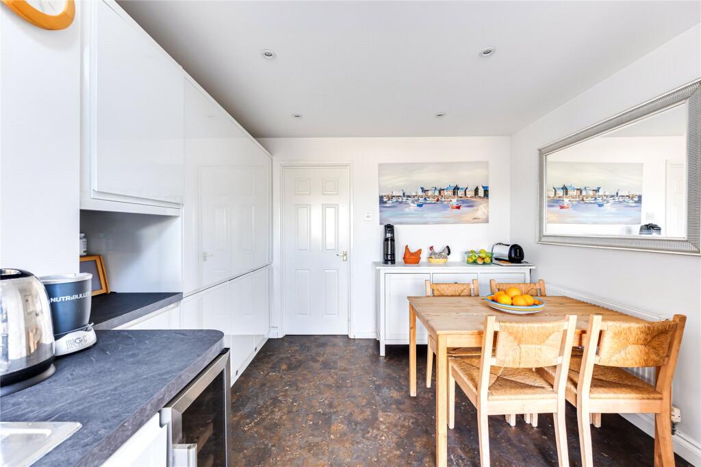 House in Ampthill, Central Bedfordshire - More