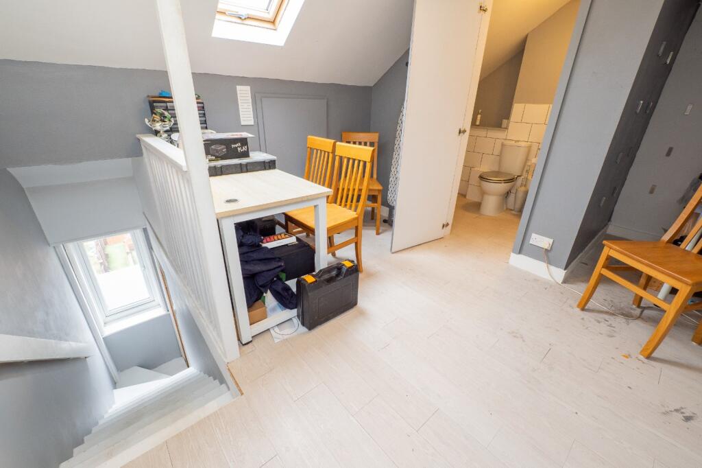 House in Sutton - View 4