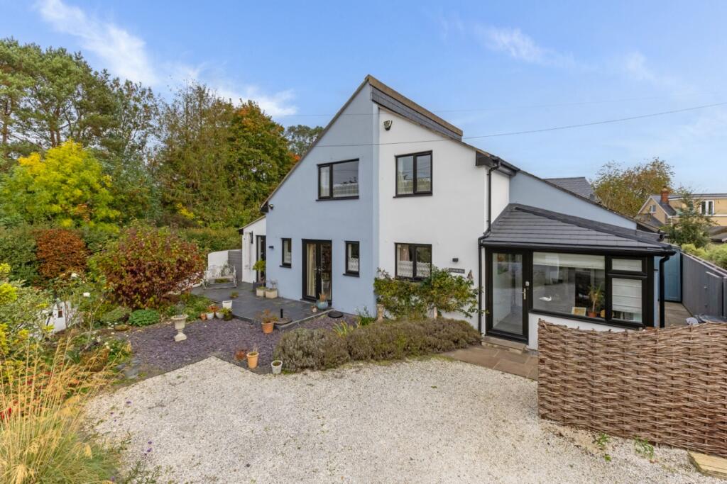 3-bed detached on Higher Brooks, Street, £525,000