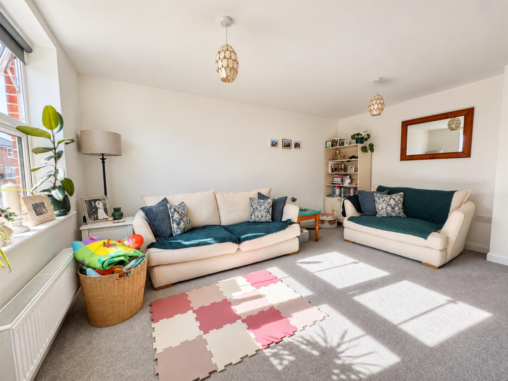 House in Gloucester - View 4