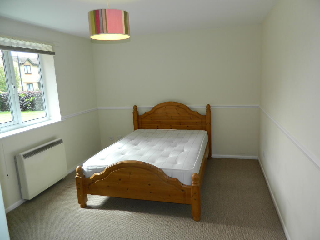 Apartment in Slough - More