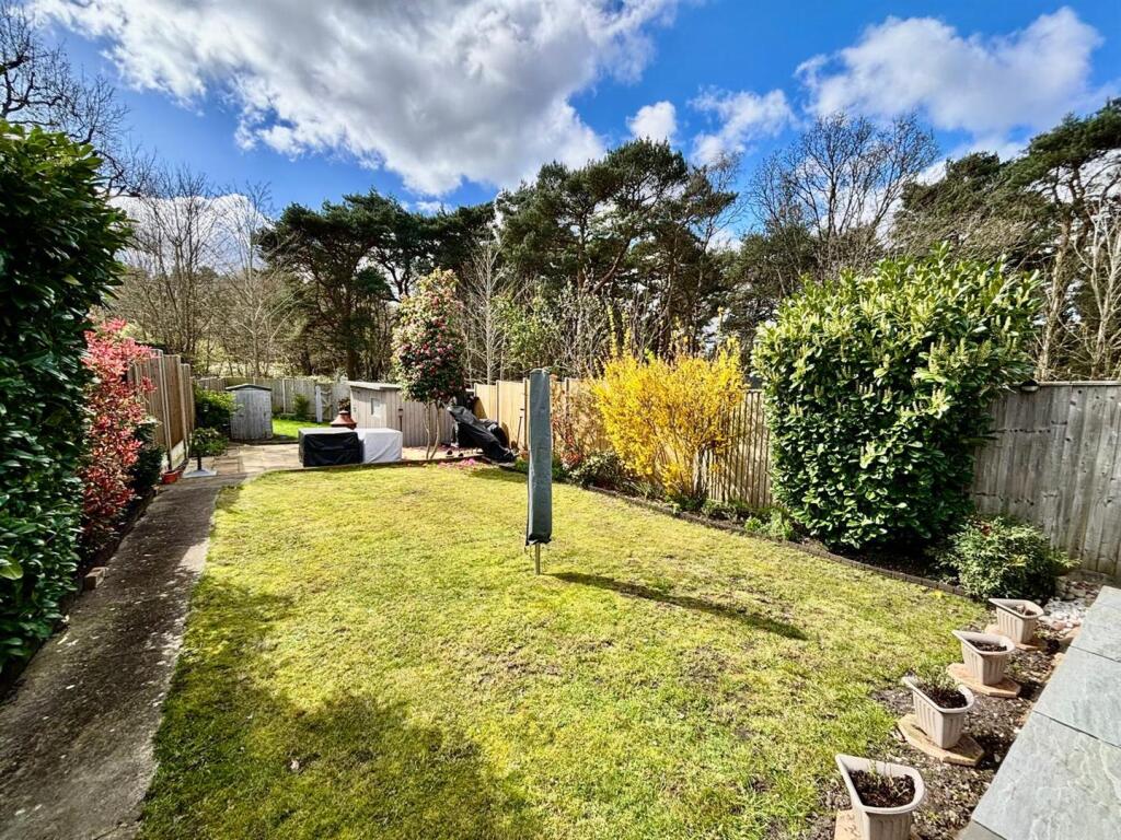 House in Surrey Heath, Surrey - View 4