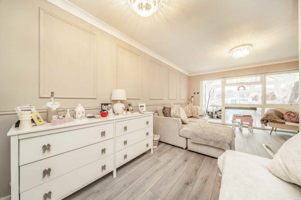 House in Spelthorne, Surrey - View 4