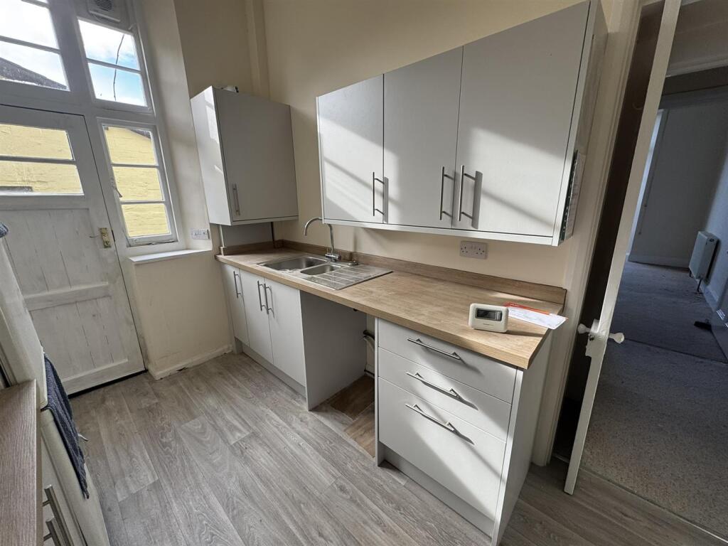 Apartment in Mid Devon, Tiverton - View 5