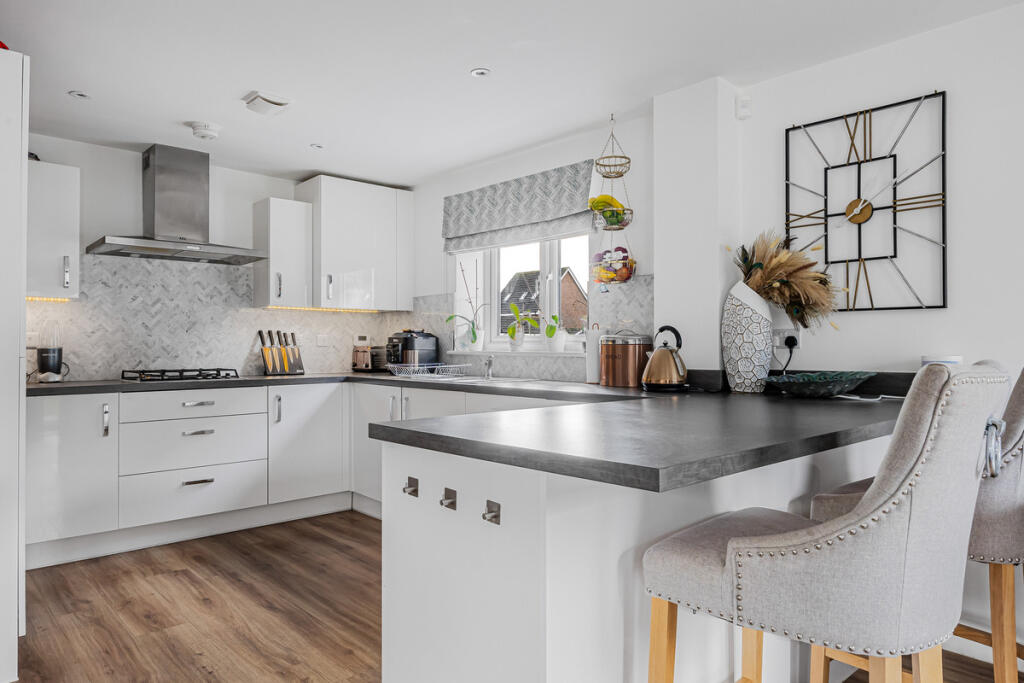 House in Three Mile Cross, Shinfield - View 3