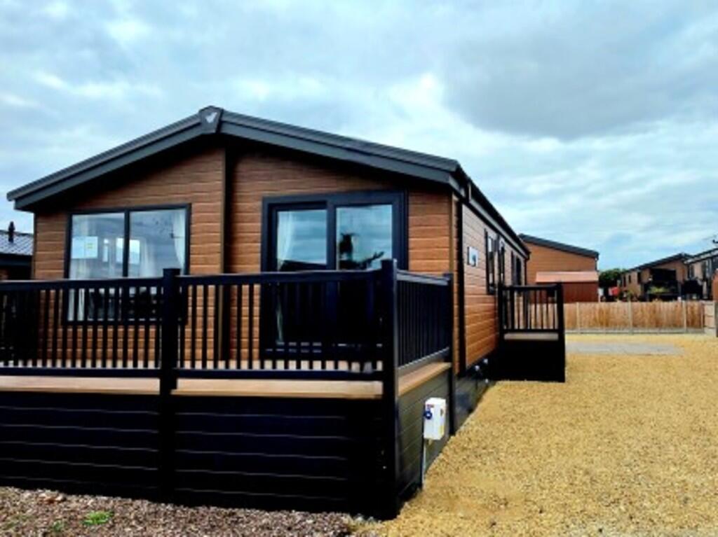 2-bed caravan on Whiteminster Park, Whitminster, £149,000