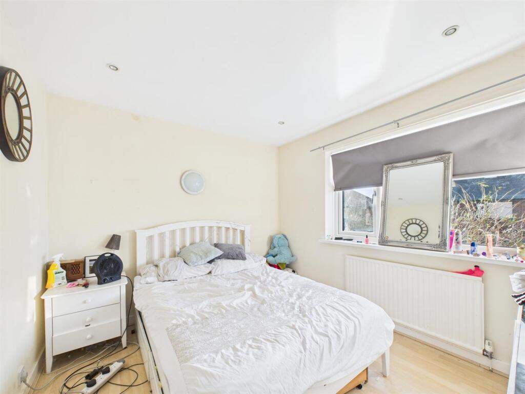Barton Close, Tynemouth photo 4