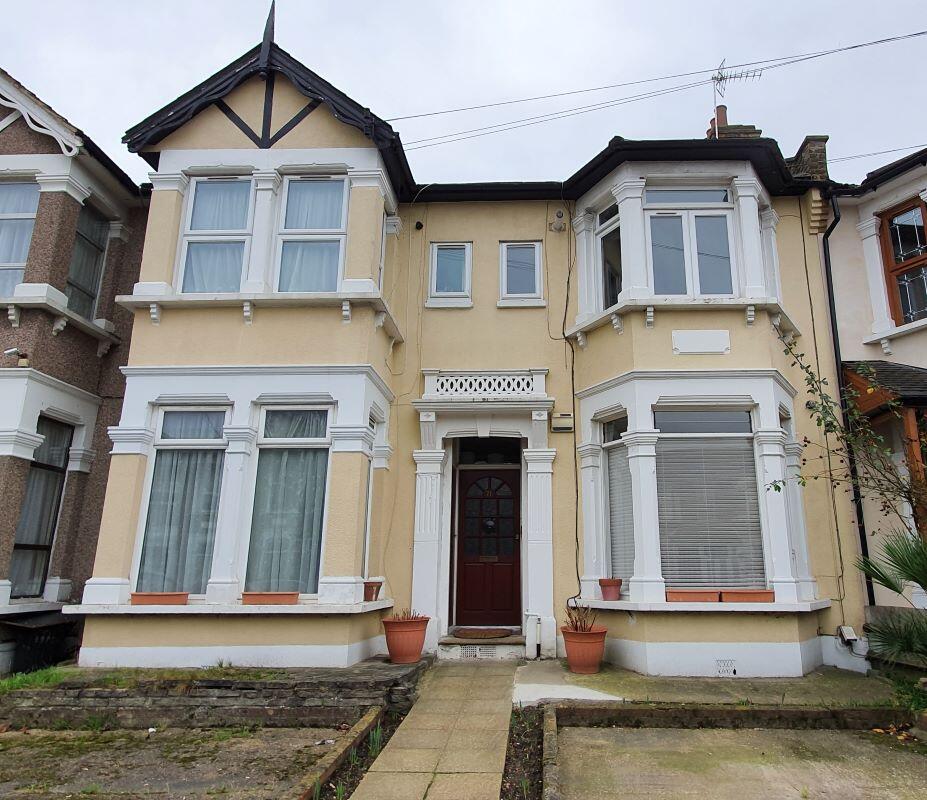 Main image of property: 71D Courtland Avenue, Ilford, Essex, IG1 3DR