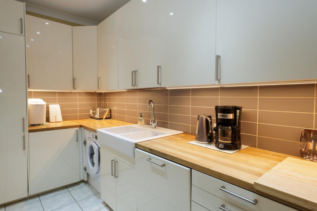 Apartment in Yeovil, Barwick - View 5