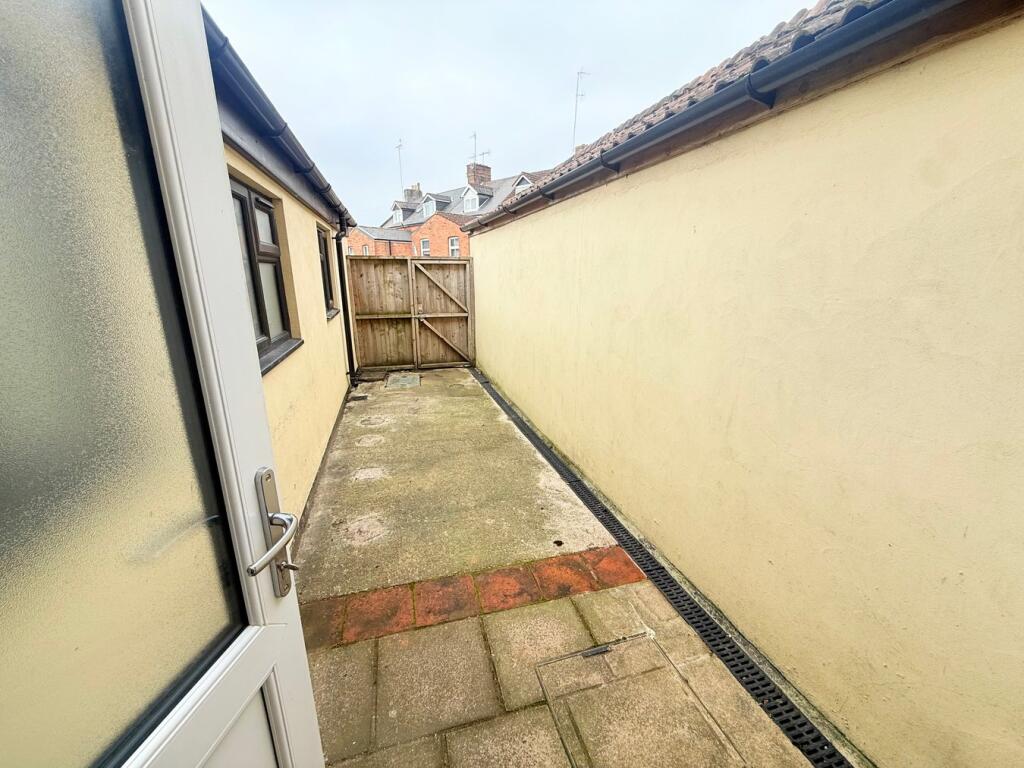 Apartment in Yeovil, Somerset - View 2