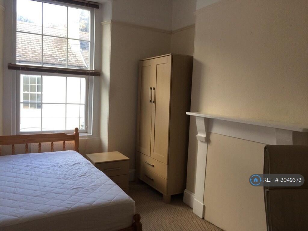 House in Plymouth - View 5