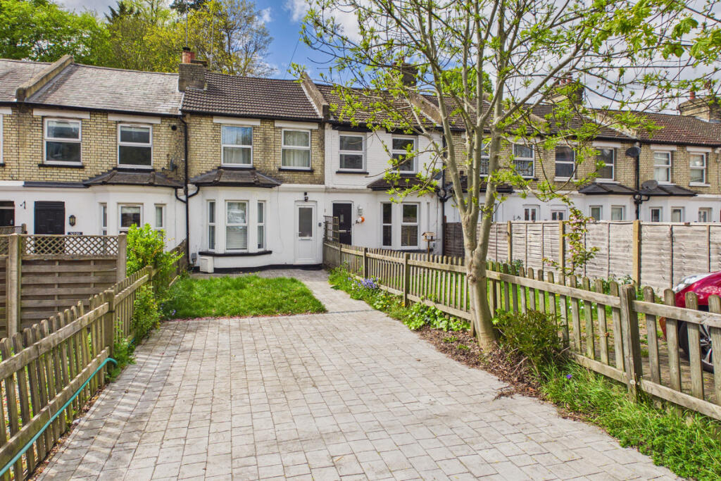 Main image of property: Glenview Gardens, Boxmoor, HP1