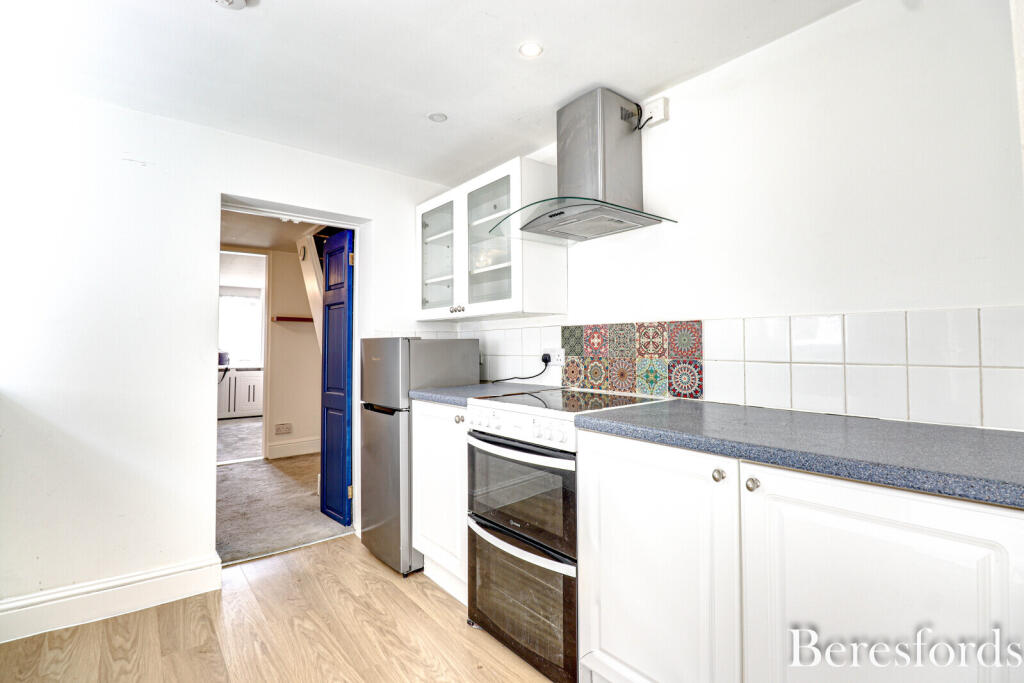 House in Brentwood, Hutton Mount - View 5