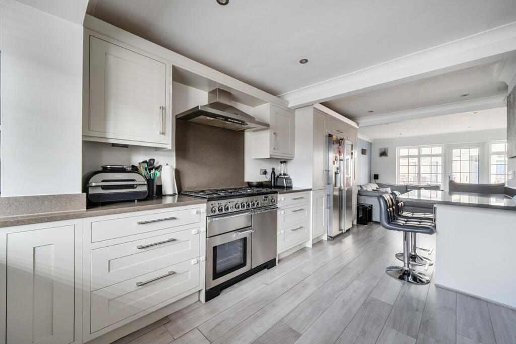 House in Maidenhead, Cox Green - View 2