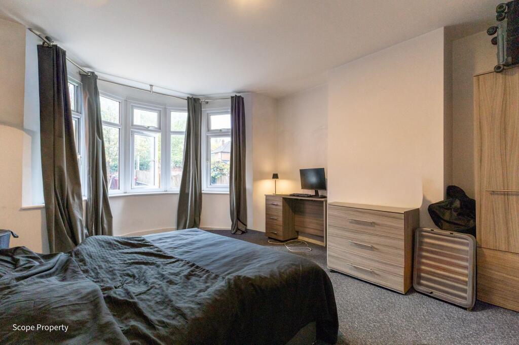 Crescent Road, Reading, RG1 - More