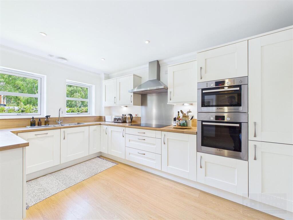 16 Patterson Place, High Burnside, Aviemore photo 4