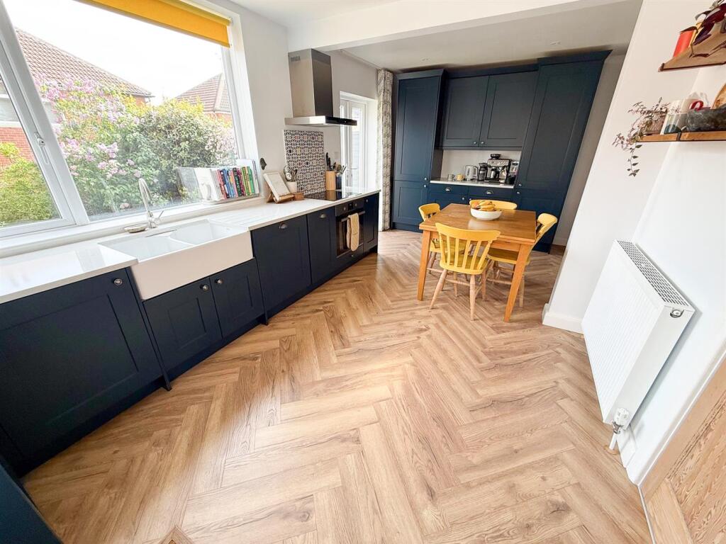 21, Alder Hill Grove, Meanwood, Leeds, West Yorkshire photo 3