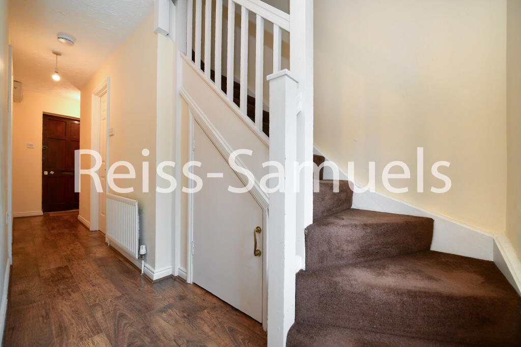 5 bedroom terraced house for rent