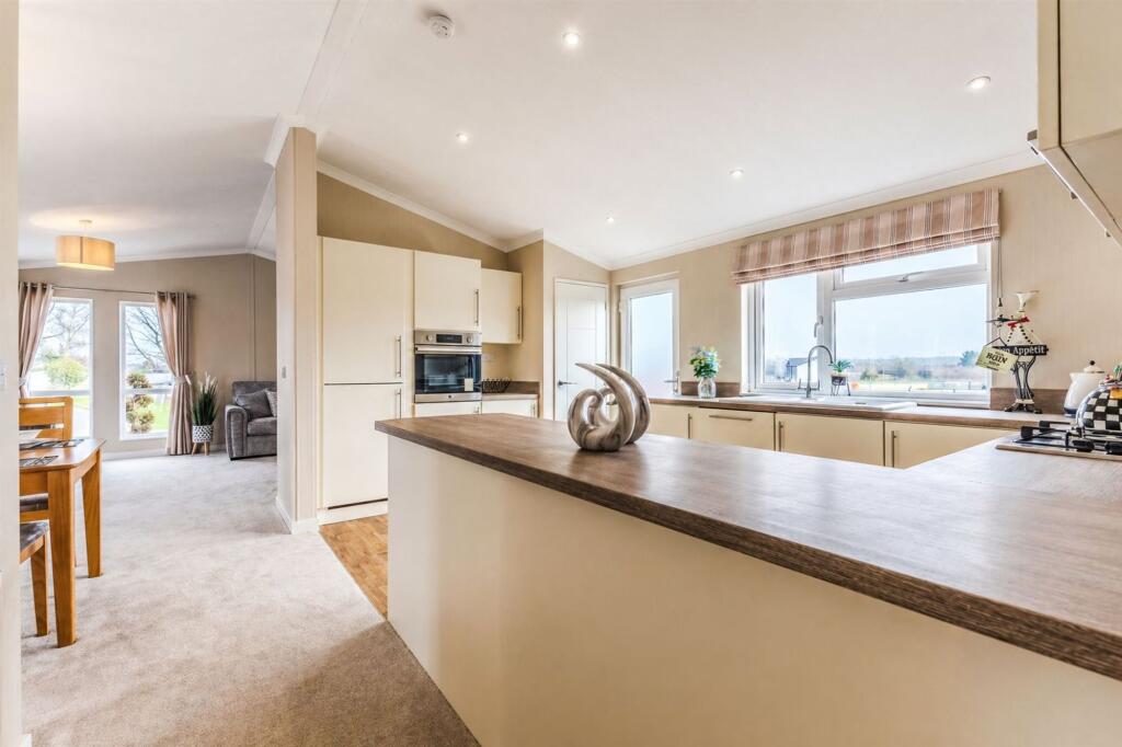 New Market, Offenham Road, Evesham, WR11 - View 5
