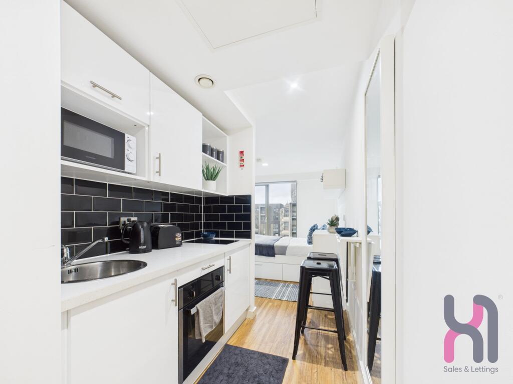 Apartment in Liverpool - More