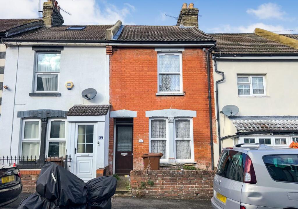 Main image of property: 50 Edinburgh Road, Chatham, Kent, ME4 5BZ