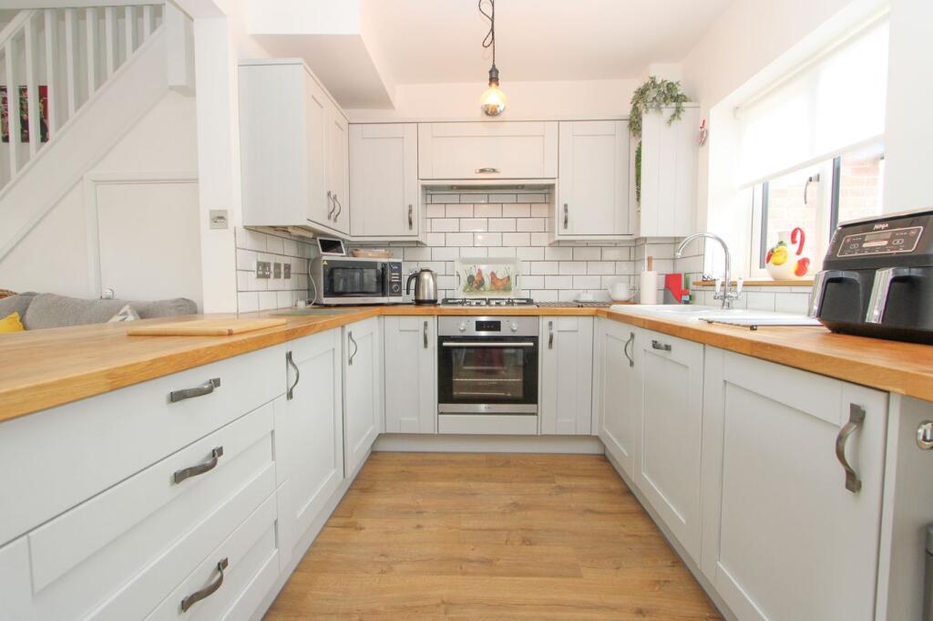 Bennetts Court, Yate, BS37 photo 3