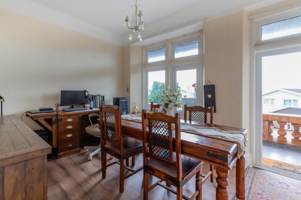 Apartment in Penarth, Morristown - More