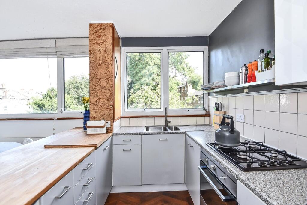 House in London - View 3