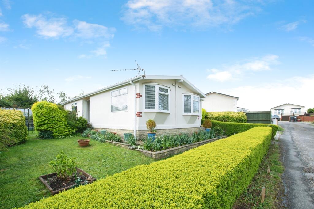 2-bed caravan on Lady Bailey, Winterborne Whitechurch, Blandford Forum, £150,000