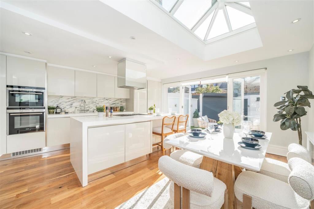 House in London - View 3