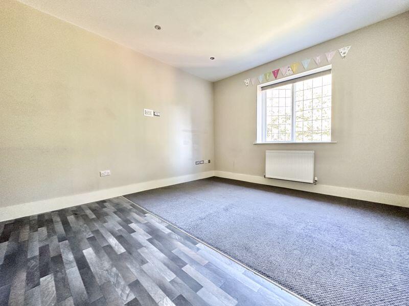Apartment in Grimsby, Wellow - View 3