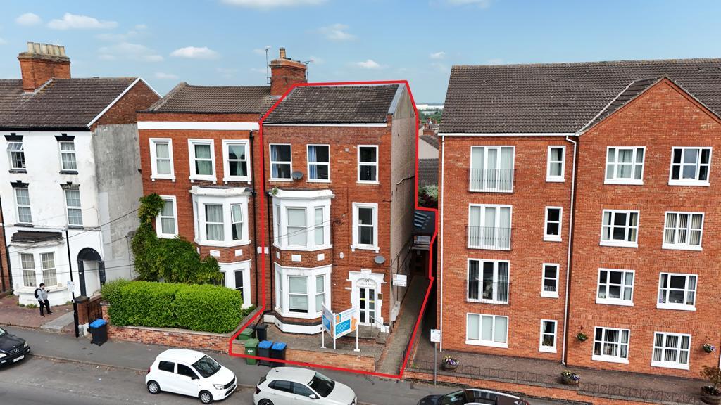 Main image of property: 69 Albert Street, Rugby, Warwickshire, CV21 2SN