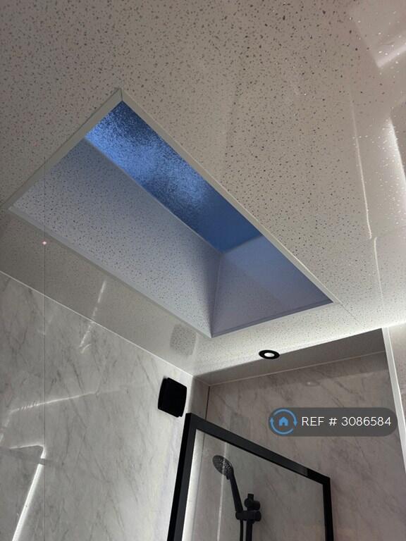 Apartment in Croydon - View 3