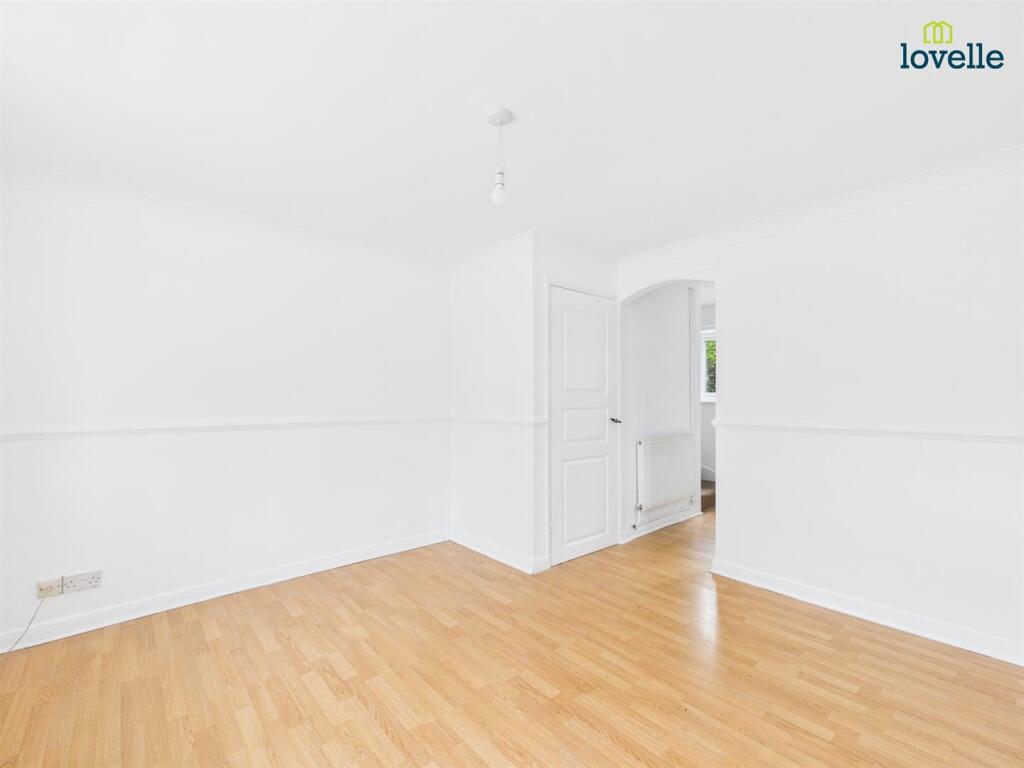 House in North Kesteven, Bracebridge Heath - More