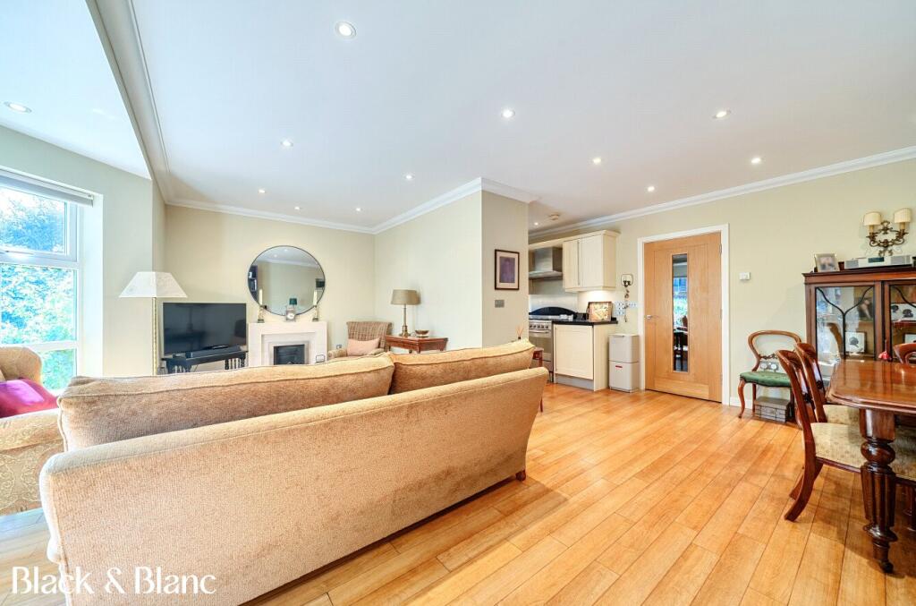 Apartment in Bromley - View 5
