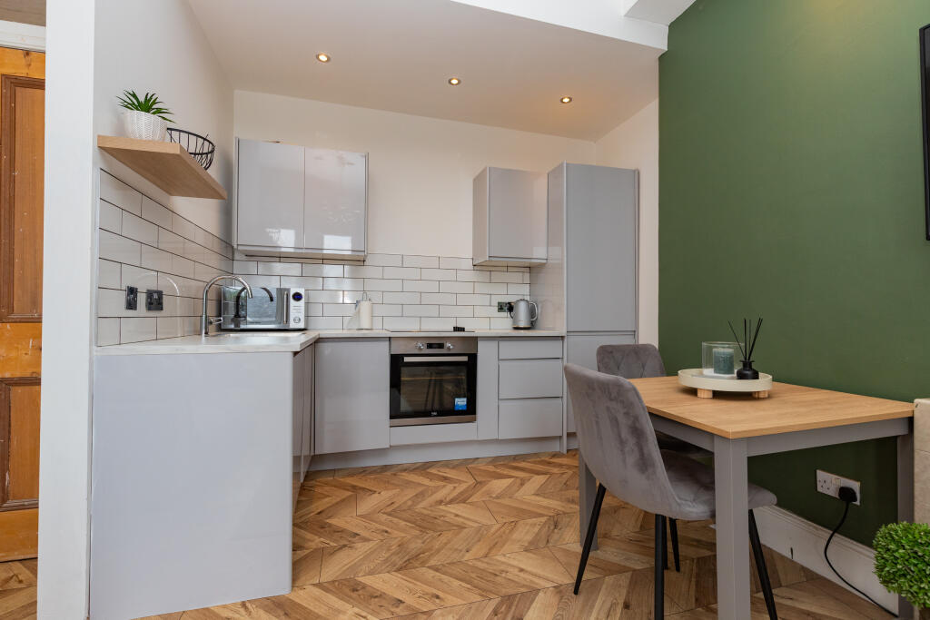 Apartment in Paisley, Whitehaugh - View 4
