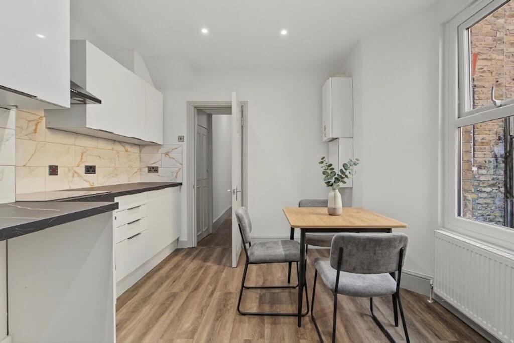 Apartment in London - View 5