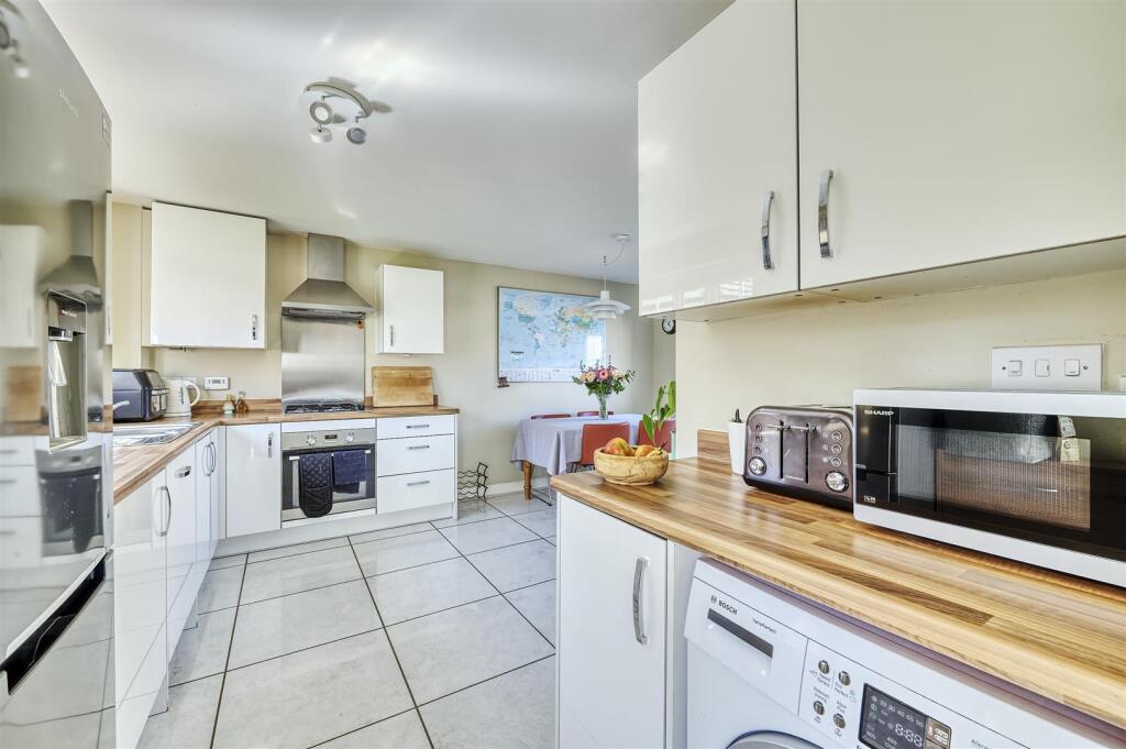 Bernard Vann Close, Rushden photo 4