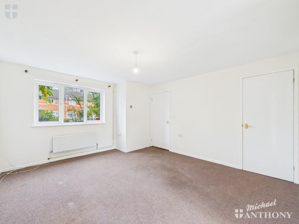 Bracken Way, Aylesbury photo 2
