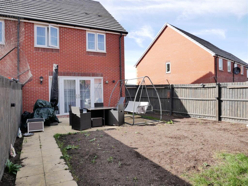 House in Swindon, Calne - More