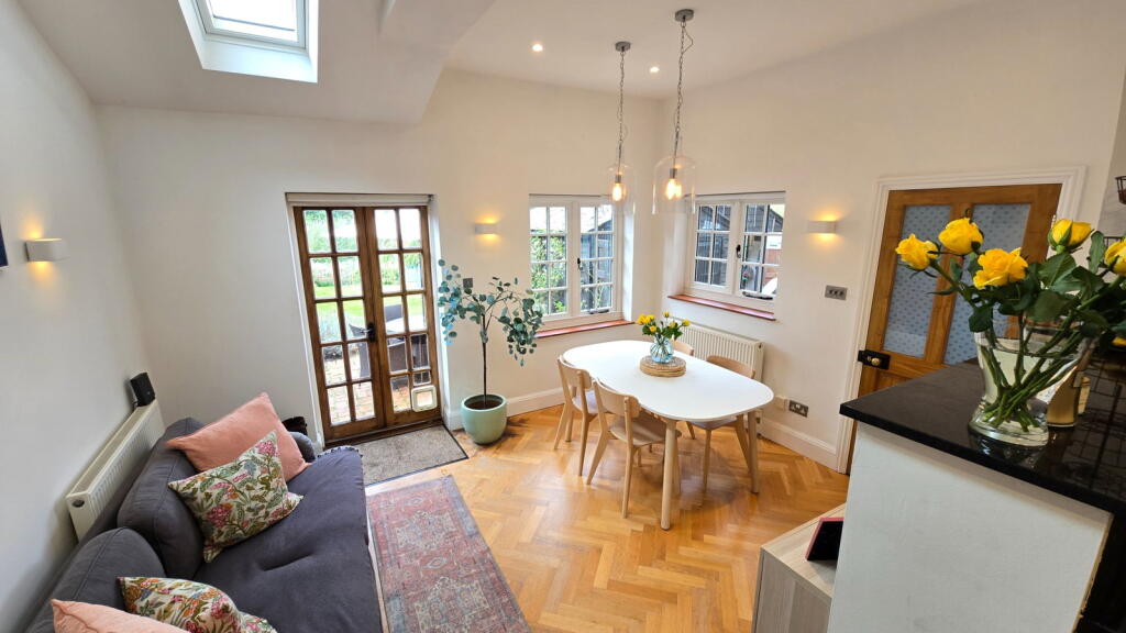 House in Basingstoke and Deane, East Woodhay - View 2