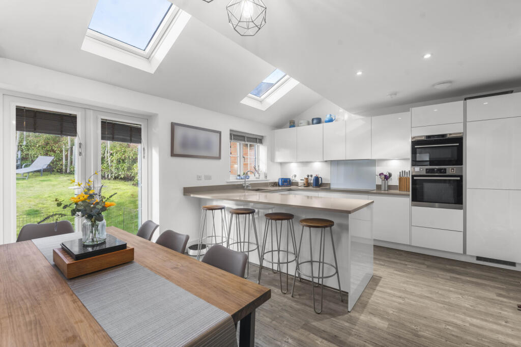 Chester Close, Bishop's Stortford, Hertfordshire, CM23 photo 4