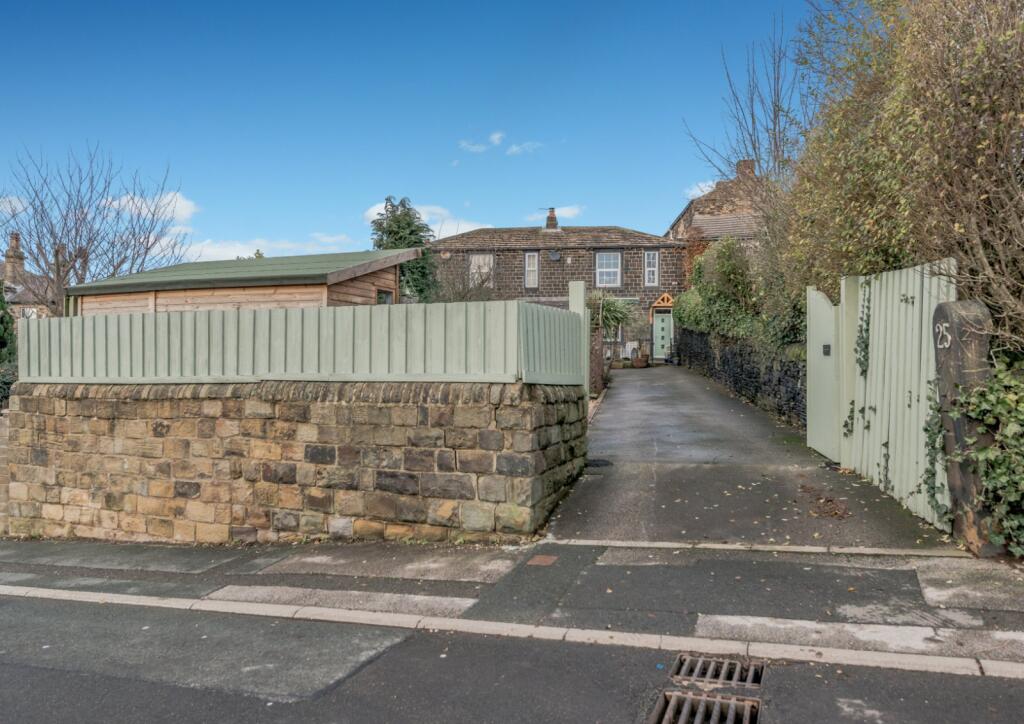 Bunkers Lane, Batley, West Yorkshire, WF17 photo 4