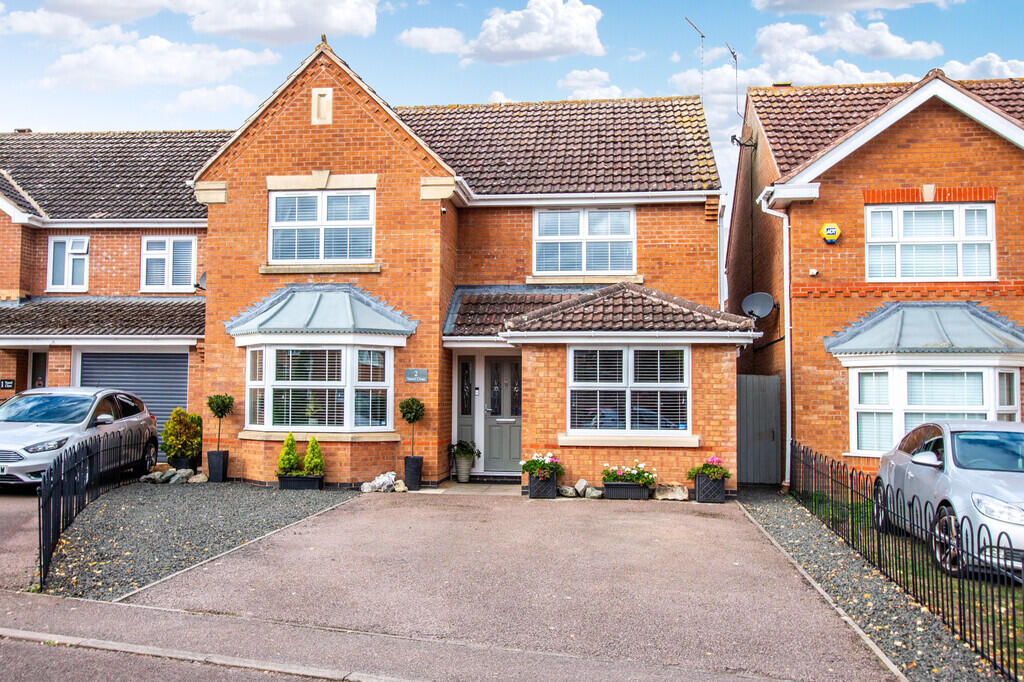 4-bed detached on Teasel Close, Rushden, £400,000