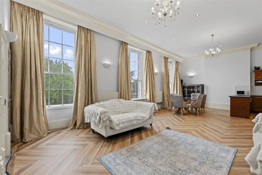 Main image of property: The Town House, Kenilworth Rd, Central Royal Leamington Spa (1100sqft and NO chain!)