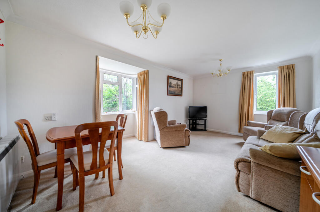 Apartment in London, London Borough of Bromley - View 2