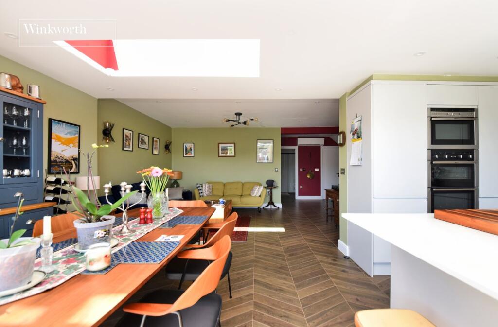 House in London, Worcester Park - View 4