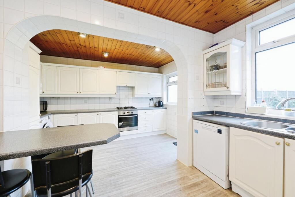 4-bed semi-detached on Valley Drive, London, £735,000