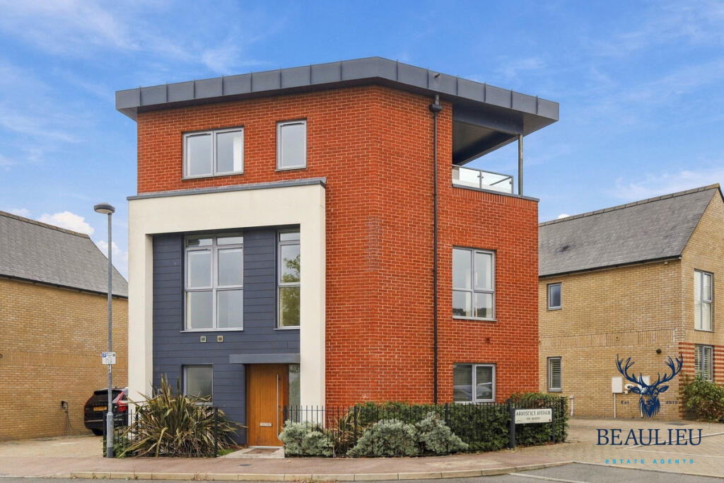 3-bed detached on Armistice Avenue, Chelmsford, CM1 6, £550,000